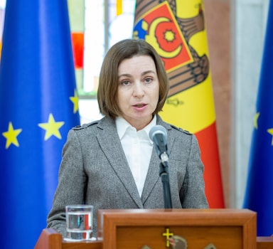 Chisinau (Moldova), 26/04/2022.- President of Moldova Maia Sandu speaks during briefing at the presidential palace in Chisinau, Moldova, 26 April 2022. President Sandu spoke about the strained situation in Transnistria, a breakaway region of Moldova, with possible escalation and said that Moldova continues to search just on peaceful political solutions, based on dialogue and negotiation, to restore peace and stability in the region. (Moldavia) EFE/EPA/DUMITRU DORU

