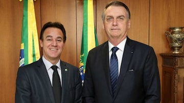 Adilson Barroso, ao lado de Bolsonaro;presidente do partido foi afastado do cargo. Foto: Marcos Corrêa/PR