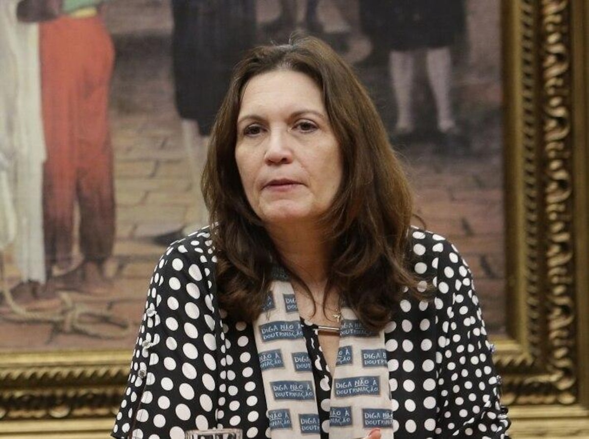 ‘Que tal você ser minha vice?’, diz Flávio a deputada Bia Kicis