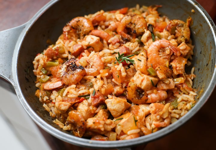 Jambalaya, prato de mistura que lembra a paella espanhola.