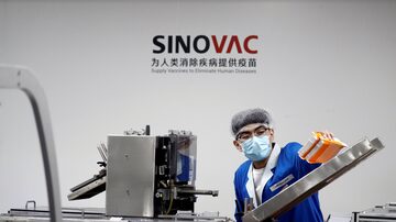 O laboratório da fabricante de vacinas Sinovac Biotech em Pequim, China. Foto: Thomas Peter/ Reuters
