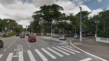 A equipe tentou interceptar o carro na Avenida Brasil quando iniciou a troca de tiros. Foto: Reprodução/Google Street View