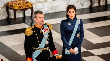 Copenhagen (Denmark), 03/01/2024.- Denmark's Crown Prince Frederik (L) and Crown Princess Mary greet the diplomatic corps on the occasion of the New Year at Christiansborg Palace in Copenhagen, Denmark, 03 January 2024. Queen Margrethe II, 83, who has reigned for 52 years, on 31 December 2023 announced that she would step down as regent on 14 January 2024, the 52nd anniversary of her accession to the throne. Her son, Crown Prince Frederik, will take over the throne as King Frederik X. (Dinamarca, Copenhague) EFE/EPA/IDA MARIE ODGAARD DENMARK OUT
. Foto: EFE/EPA/IDA MARIE ODGAARD DENMARK OUT