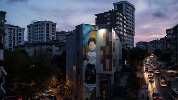 A Vértigo Graffiti pintou um mural em Istambul para comemorar o aniversário das relações diplomáticas entre a Turquia e a Colômbia. Foto: Nicole Tung / The New York Times