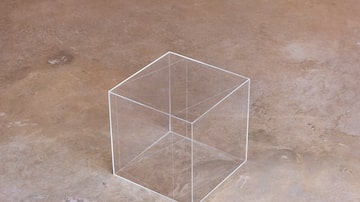 'Neutral'. Cubo de acrílico idealizado em 1966 moldou o pensamento e a arte de Carlos Fajardo até aqui. Foto: GALERIA MARCELO GUARNIERI