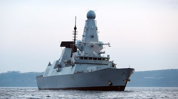 O destroier HMS Defender, navio de guerra da Marinha Real Britânica. Foto: Reprodução/ Royal Navy UK