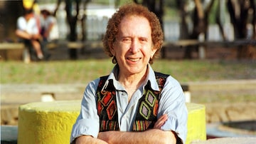 O radialista, compositor e apresentador Barros de Alencar. Foto: Mauricio Barbieri/ Estadão - 29/8/2001