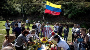 Parentes e simpatizantes de Óscar Pérez acompanham seu enterro em Caracas EFE/Miguel Gutiérrez. Foto: EFE/Miguel Gutiérrez