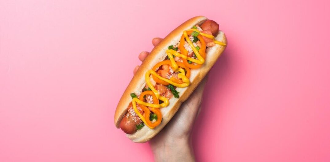 Hot dog rosa. Foto: imagem: freepik