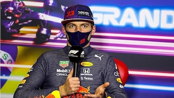 Max Verstappen concede entrevista coletiva após GP de São Paulo. Foto: Antonin Vincent/ AFP
