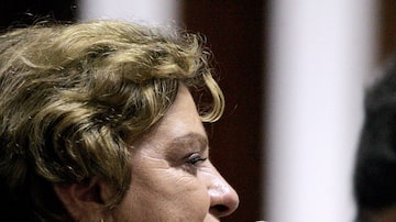 A ex-primeira-dama Marisa Letícia em solenidade de homenagem a Lula na Câmara Legislativa de Salvador em 07/06/2004. Foto: Joedson Alves/AE