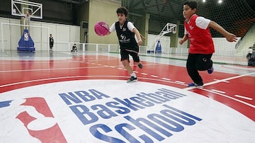 Alunos do Colégio Salesiano, em São Paulo, que faz parte do programa NBA Basketball School. Foto: Alex Silva/Estadão