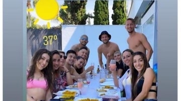 Jogadores do Sevilla se reúnem em meio à pandemia de coronavírus - imagem foi postada em rede social da esposa de Ever Banega. Foto: Reprodução / Instagram