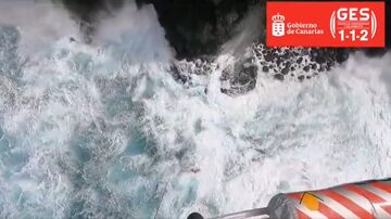 Um turista checo de 53 anos morreu depois de cair no mar enquanto tirava fotos de ondas enormes durante uma tempestade nas Ilhas Canárias de Tenerife, na Espanha, disseram as autoridades na quinta-feira, 11. Foto: Reprodução X/ 1-1-2 Canarias (@112canarias)