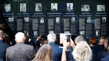 People attend the opening of "The Munich 1972 Massacre Memorial" dedicated to the 1972 Olympic attack in Munich, Germany September 6, 2017. REUTERS/Michaela Rehle. Foto: Michaela Rehle/Reuters
