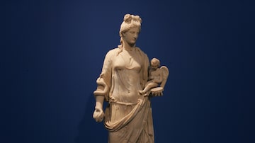 A escultura grega 'Higéia Com Eros'. Foto: ED VIGGIANI/AE