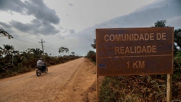 Com 877,4 quilômetros de extensão, a BR-319 corta a Amazônia diagonalmente, ligando a capital de Rondônia à do Amazonas