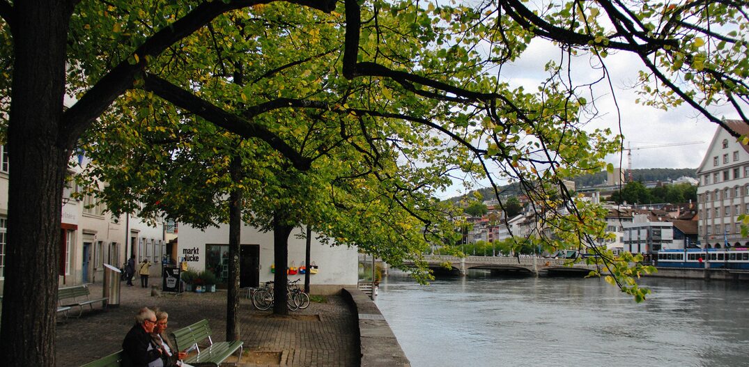Na parte antiga de Zurique, programe um passeio pelo Rio Limmat. Foto: MARCO ANTÔNIO CARVALHO/ESTADÃO