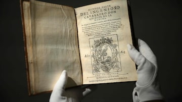 Um dos dois volumes com texto de Miguel de Cervantes. Foto: DANIEL LEAL