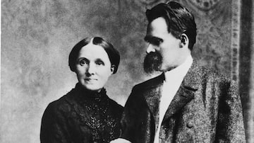 Nietzsche e a esposa em foto preto e branco. Foto: Creative Commons