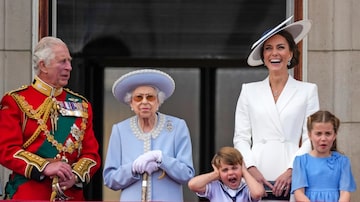 Príncipe Louis, bisneto da rainha Elizabeth II, roubou a cena durante o Jubileu de Platina da monarca. Foto: Alastair Grant/Pool Photo via AP