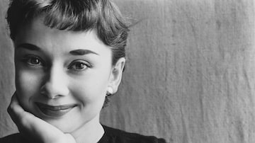 Audrey Hepburn em fotografia de 1951 para as lentes de Penn. Foto: Condé Nast