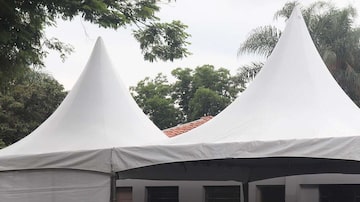 Santa Casa de Misericórdia de Capivari montou uma tenda para atender casos de síndromes gripais, ao lado da recepção do pronto-socorro; cidade no interior de São Paulo enfrenta aumento de casos de covid-19 e Influenza. Foto: Prefeitura de de Capivari