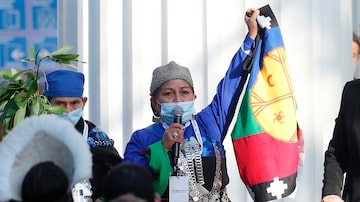 Elisa Loncón, intelectual indígena mapuche, é eleita presidente da Constituinte do Chile. Foto: EFE/Elvis González