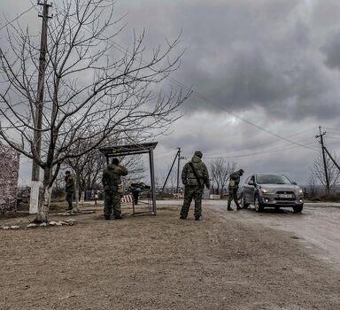 Ñ EMBARGO: NO ELECTRONIC DISTRIBUTION, WEB POSTING OR STREET SALES BEFORE 3:01 A.M. ET ON SATURDAY, APRIL 23, 2022. NO EXCEPTIONS FOR ANY REASONS Ñ  Russian troops on March 4, 2022, at the entrance to the village of Varnita, in Transnistria, a breakaway region in eastern Moldova. The thin sliver of Moldovan territory is controlled by at least 12,000 separatists and Russian troops. (Laetitia Vancon/The New York Times)