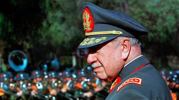 O ex-ditador Augusto Pinochet, que governou de 1973 e 1990, deixando 3 mil mortos e mais de mil desaparecidos no Chile. Foto: Claudia Daut/Reuters