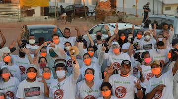 Força-tarefa. Desde o início da pandemia, voluntários do projeto já distribuíram 20 mil cestas básicas, equivalente a 200 toneladas de alimentos. Foto: Daniel Ribeiro