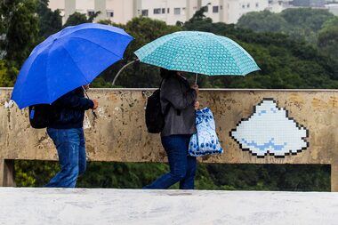 Verão ou inverno? São Paulo tem janeiro com capa e casaco - Estadão