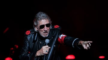 Entenda acusações de antissemitismo contra Roger Waters e uso de roupa com alusão nazista em show. Foto: EFE