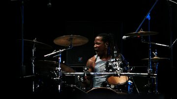 D.H. Peligro, baterista do Dead Kennedys, em show em Bogotá, na Colômbia, em 3 de julho de 2011. Foto: FREDY BUILES