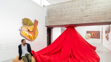 Jonathas de Andrade com a instalação 'Com o CoraçãoSaindo Pela Boca'. Foto: Ding Musa / Fundação Bienal de São Paulo