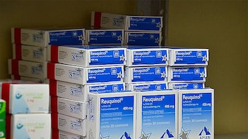 Caixa do remédio sulfato de hidroxicloroquina, conhecido como Reuquinol. Foto: Márcio Pinheiro/SESA