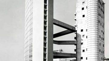 
Colagem de FuGa_Officina dell'Architettura (2014), unindo o famoso Edifício Pirelli, de Gio Ponti, à torre do SESC Pompéia, de Lina Bo Bardi.
