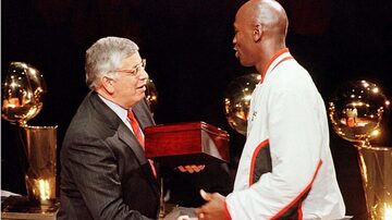 David Stern e Michael Jordan mudaram o patamar da NBA. Foto: Scott Olson / Reuters