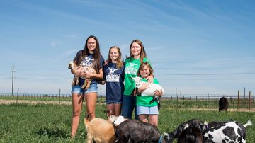 Jennifer Dionisio com suas três filhas, Erin, Regan e Ally (das esquerda para a direita) na fazenda da família. Foto: Matt Nager/The New York Times