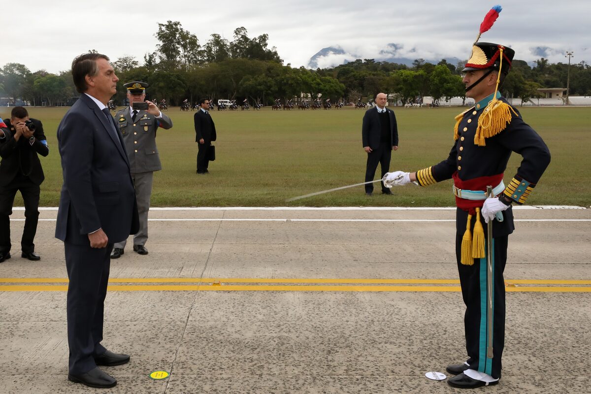 Bolsonaro na cerimônia de entrega de espadins aos cadetes da Turma Dom Pedro II, da Academia Militar dos Agulhas Negras.
