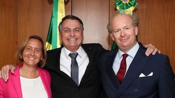 Bolsonaro recebeu parlamentar alemãde partido da extrema-direita,investigado pordifundir ideias neonazistas. Foto: Reprodução/Instagram