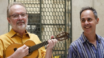 Henrique Cazes e Marcelo Vianna ensaiam para o show 'Pixinguinha Como Nunca', que acontece no CCBB do Rio. Foto: Marília Figueiredo