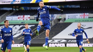 Jamie Vardy comemora gol marcado sobre o Tottenham. Foto: Andy Rain/ Reuters