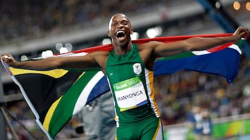 Dono de história emocionante, Manyonga celebra a prata no Rio-2016. Foto: AP