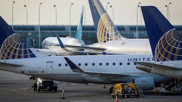 Aviões da United Airlines no Aeroporto Internacional O'Hare, em Chicago, Illinois, EUA. 