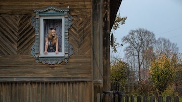 Marina Udgodskaya, em sua casa, no pequeno vilarejo dePovalikhino, que fica a cerca de 480 quilômetros a nordeste de Moscou. Foto: Emile Ducke/The New York Times
