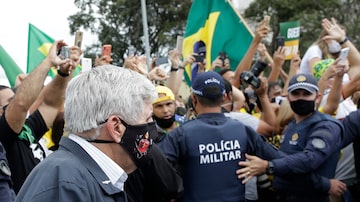 General Augusto Heleno, chefe do Gabinete de Segurança Institucional, acompanha manifestação de apoio ao presidente Jair Bolsonaro, em Brasília. Foto: Dida Sampaio / Estadão