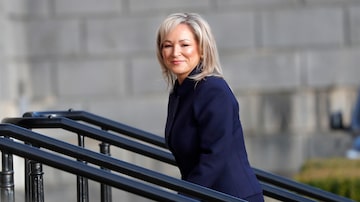 Michelle O'Neill é a primeira nacionalista a ocupar o cargo de primeira-ministra da Irlanda do Norte
