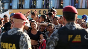 Familiares de detentos protestam em frente a presídio. Foto: Bruno Kelly/Reuters