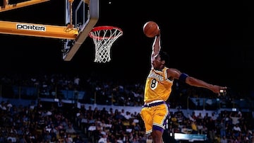 Na temporada 1999-2000, ele finalmente faturou seu primeiro título da NBA com os Lakers. Ao lado do pivô Shaquille O'Neal, formou uma dupla que infernizou os adversários e que deu início a uma 'dinastia' na liga. Foto: Reprodução